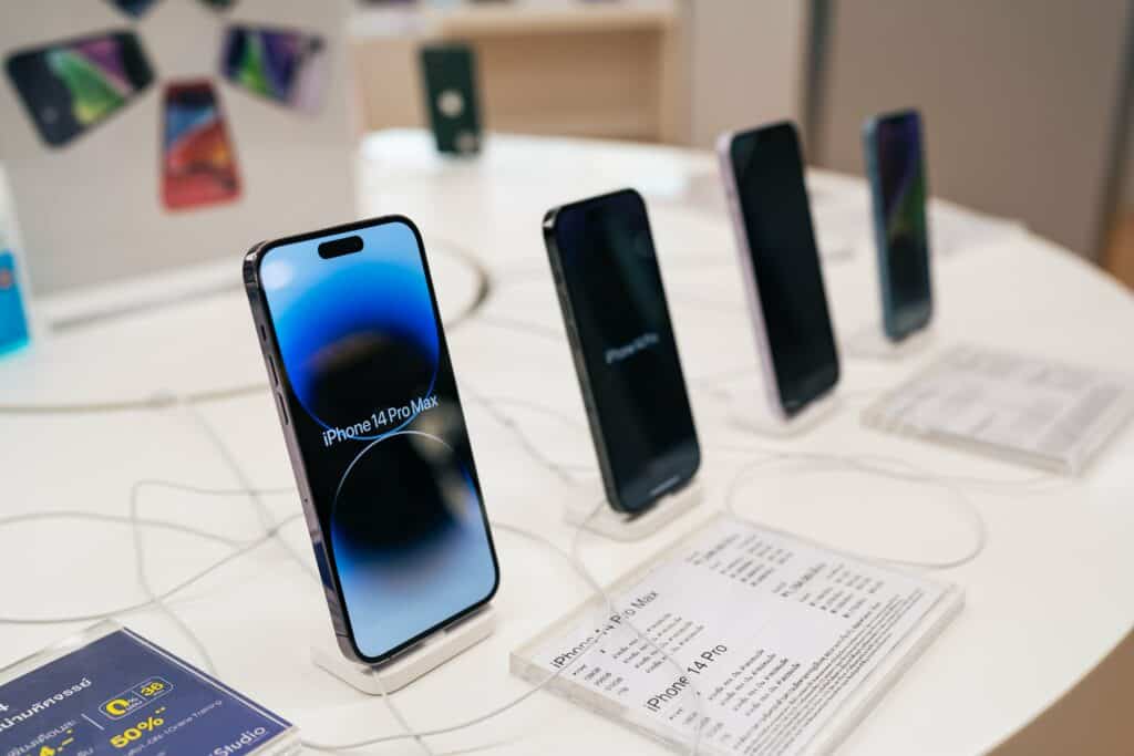 10 Premium Smartphones That Redefine Luxury Technology 6 Luxurious Smartphone